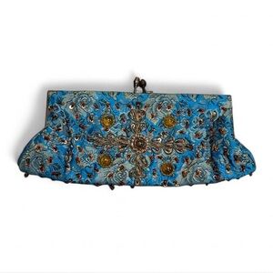Exquisite Floral Embroidered Clutch
